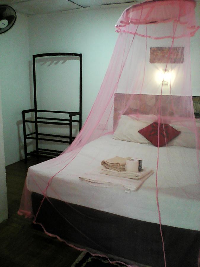 Lotus Inn Tourist Resort Дамбулла Экстерьер фото