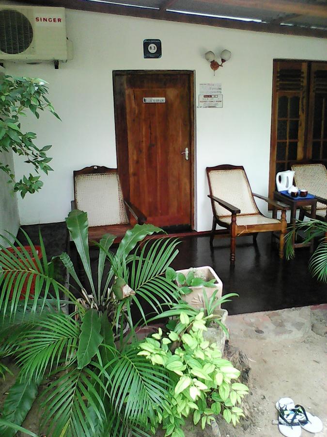 Lotus Inn Tourist Resort Дамбулла Экстерьер фото