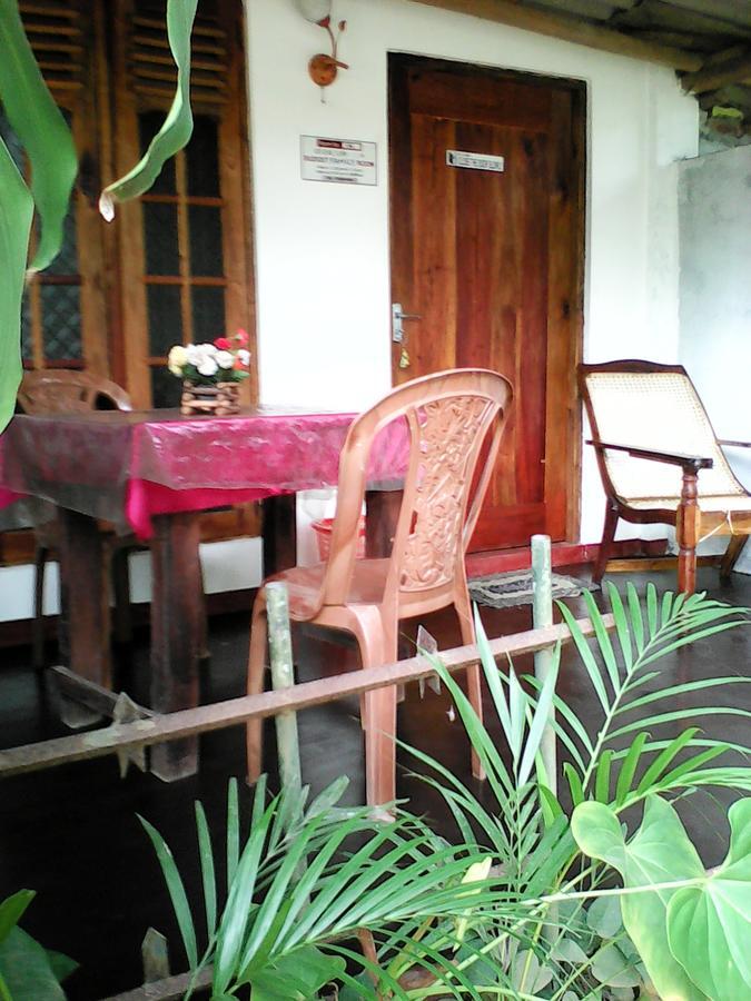 Lotus Inn Tourist Resort Дамбулла Экстерьер фото