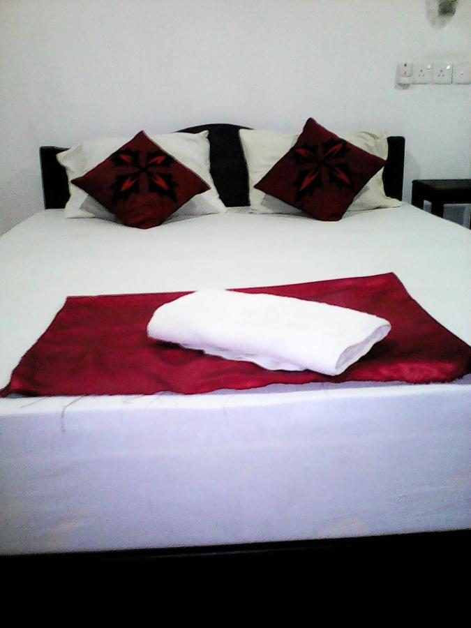 Lotus Inn Tourist Resort Дамбулла Экстерьер фото