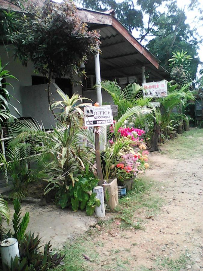 Lotus Inn Tourist Resort Дамбулла Экстерьер фото