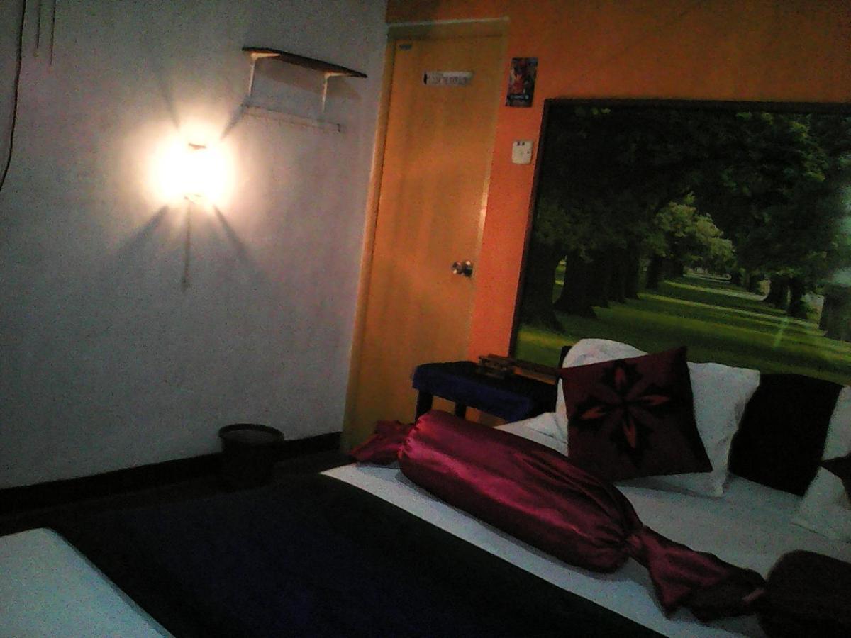 Lotus Inn Tourist Resort Дамбулла Экстерьер фото